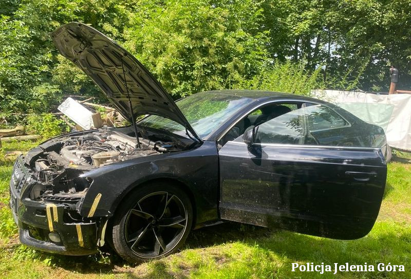 Zatrzymani podejrzani o kradzież pojazdu marki Audi - Śledztwo w toku