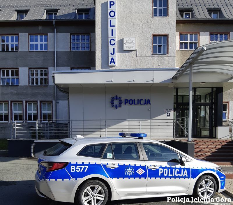 Skuteczna interwencja policji uratowała mężczyznę przed samobójstwem w Jeleniej Górze.