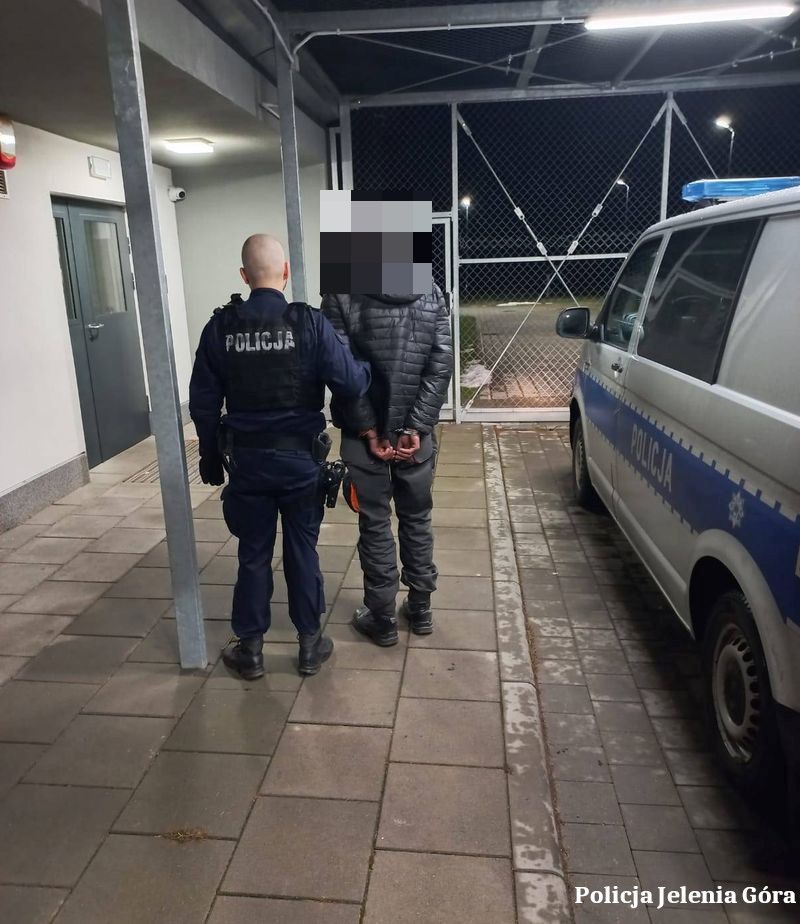 Policja Zatrzymuje Uciekiniera z Zakładu Karnego z Narkotykami.