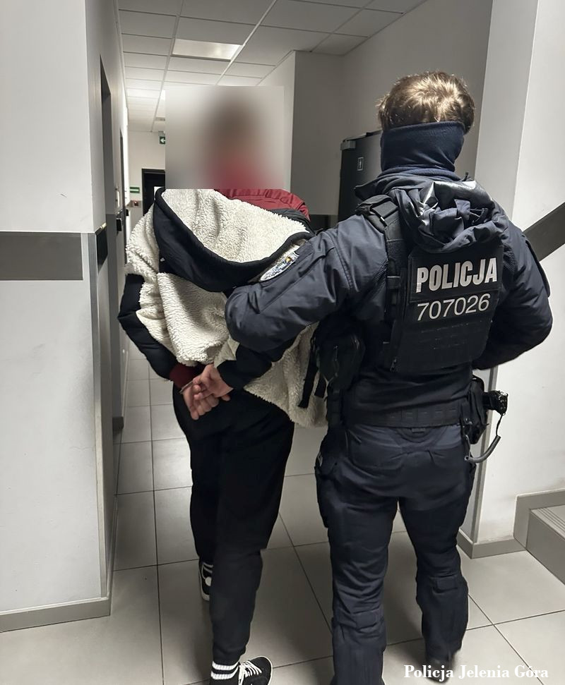 Pijany kierowca w Karpaczu zatrzymany w Jaguarze przez policję na ulicy Olimpijskiej